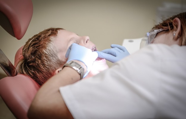 दांत टूटने का इलाज - Broken or Chipped Tooth Treatment in Hindi